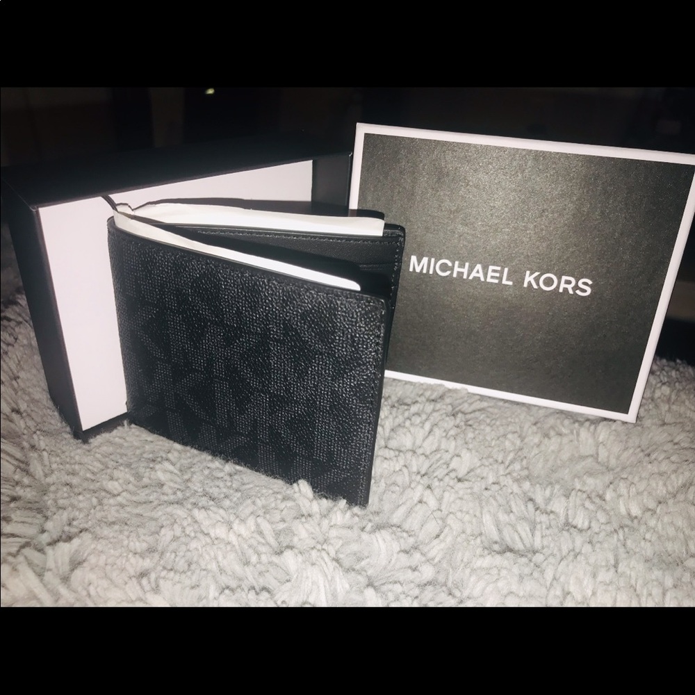NWT - Michael Kors Wallet
